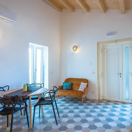 בית הארחה Dimora Di Levante- Ortigia Holidays סירקוזה